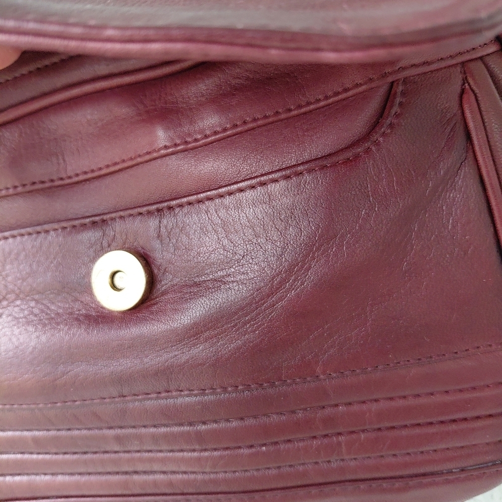 Vintage Etienne Aigner Elegant Burgundy Shoulder Bag - Picture 8 of 9